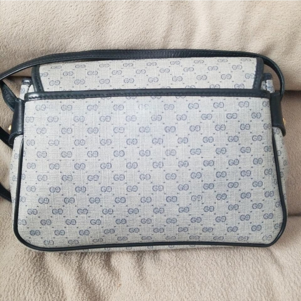Authentic Vintage Gucci Crossbody Bag - Picture 4 of 10